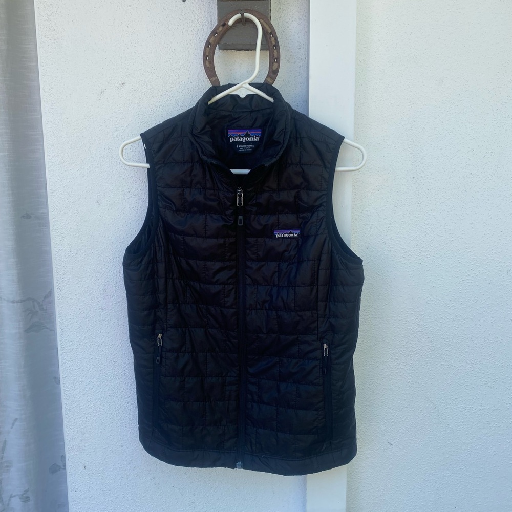Women's Black Patagonia Nano Puff Vest (Small)